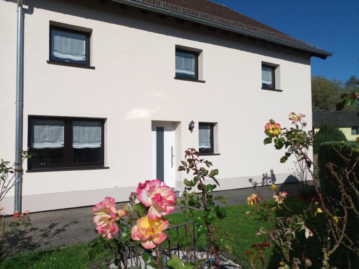 Zum Rosenhuegel Vila Hellenthal Exterior foto